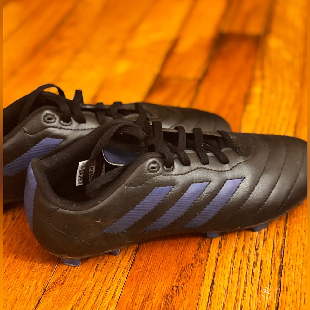 Adidas Unisex soccer cleats